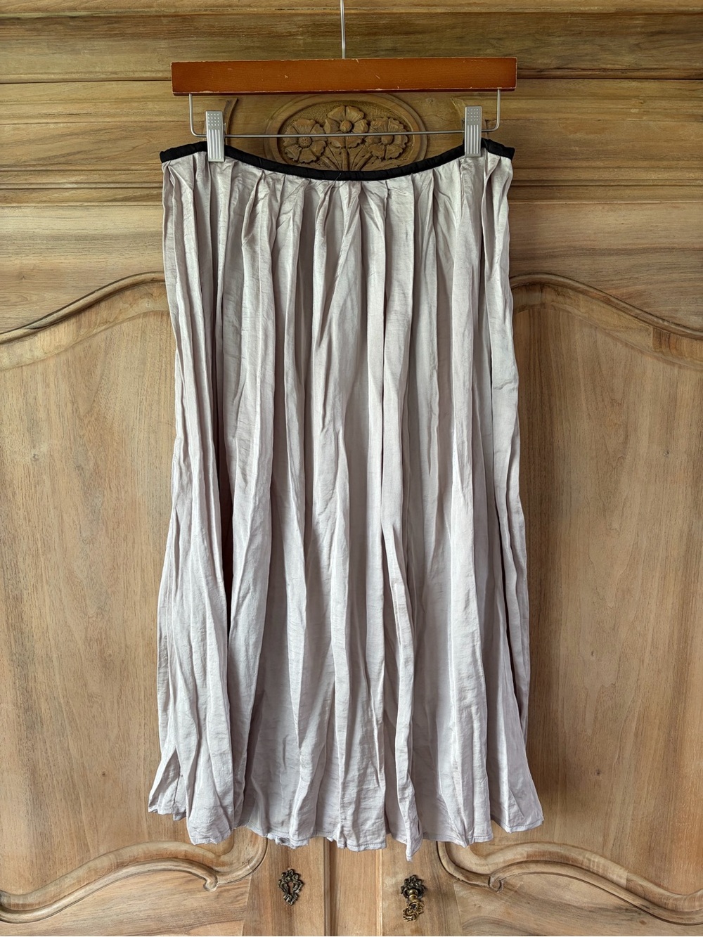 Philosophy Light Taupe Pleated Midi Skirt size 10 pet/smoke free home